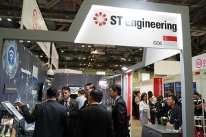 MOS Zaqy Mohamad touring the ST Engineering Booth_Photo A